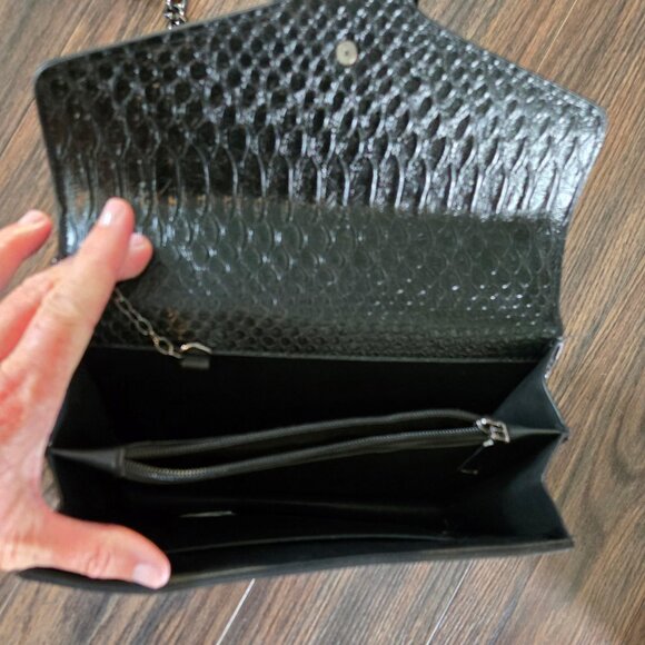 JBB Black Faux Snakeskin Leather Crossbody Chain Bag Triple Compartments NWOT - Picture 3 of 11